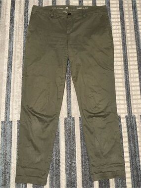 Khakis by GAP Women’s Broken-In Straight Size 8 Olive Green Pants, Cotton Blend